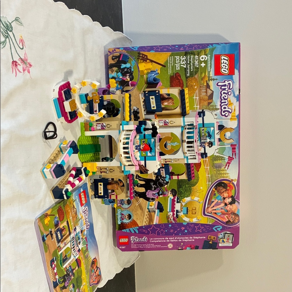 LEGO Friends Stephanie's horse jumping